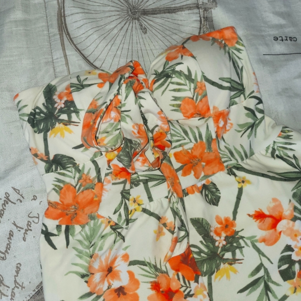 Floral romper NWOT